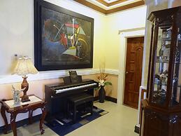 The Executive Villa Inn & Suites