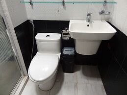 The Executive Villa Inn & Suites