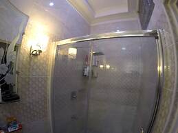 The Executive Villa Inn & Suites