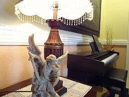 The Executive Villa Inn & Suites