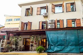 OYO 895 The Onion Hostel