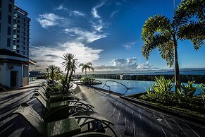 CSuites at 8 Newtown Residences