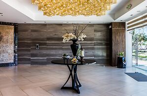 CSuites at 8 Newtown Residences