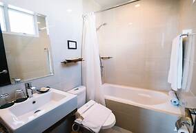 CSuites at 8 Newtown Residences