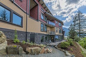 The Lodge on Harrison Lake