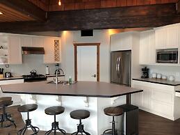 The Lodge on Harrison Lake