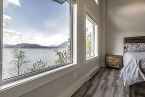 The Lodge on Harrison Lake