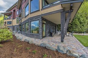 The Lodge on Harrison Lake