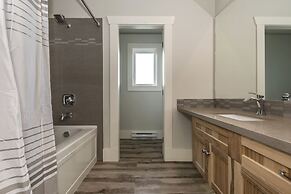 The Lodge on Harrison Lake