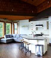 The Lodge on Harrison Lake