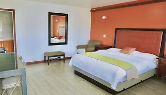 Norwalk Inn & Suites