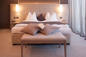 The Lodge Hotel