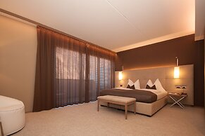 The Lodge Hotel