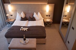 The Lodge Hotel