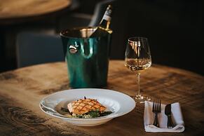 Hall Farm Hotel & Restaurant