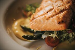 Hall Farm Hotel & Restaurant