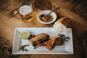 Hall Farm Hotel & Restaurant