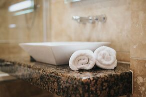 Hall Farm Hotel & Restaurant