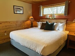 Gunflint Lodge & Outfitters