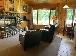 Gunflint Lodge & Outfitters