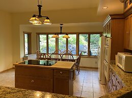 Gunflint Lodge & Outfitters