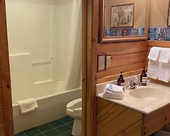 Gunflint Lodge & Outfitters