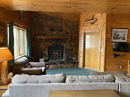 Gunflint Lodge & Outfitters