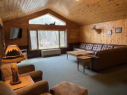 Gunflint Lodge & Outfitters