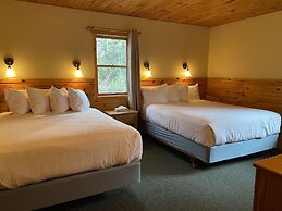 Gunflint Lodge & Outfitters