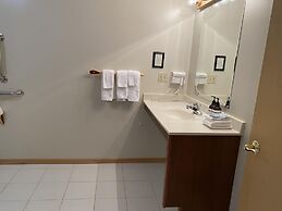 Gunflint Lodge & Outfitters