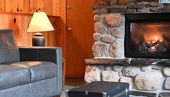 Gunflint Lodge & Outfitters