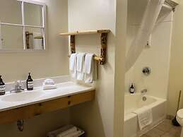 Gunflint Lodge & Outfitters