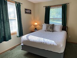 Gunflint Lodge & Outfitters