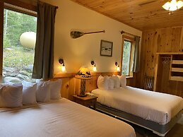 Gunflint Lodge & Outfitters