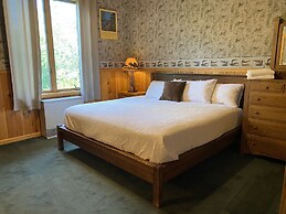 Gunflint Lodge & Outfitters