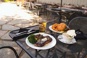 Gunflint Lodge & Outfitters