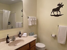 Gunflint Lodge & Outfitters