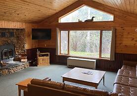 Gunflint Lodge & Outfitters
