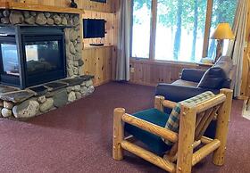 Gunflint Lodge & Outfitters