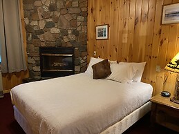 Gunflint Lodge & Outfitters