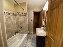 Gunflint Lodge & Outfitters