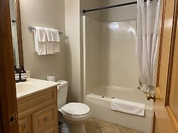 Gunflint Lodge & Outfitters