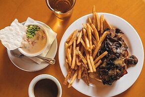 Gunflint Lodge & Outfitters