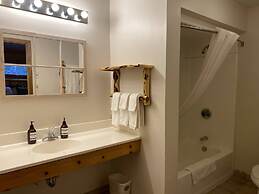 Gunflint Lodge & Outfitters