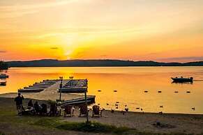 Gunflint Lodge & Outfitters