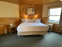Gunflint Lodge & Outfitters