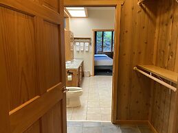 Gunflint Lodge & Outfitters