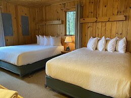 Gunflint Lodge & Outfitters