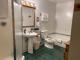 Gunflint Lodge & Outfitters