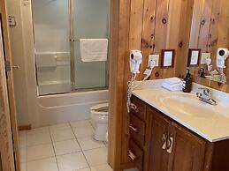 Gunflint Lodge & Outfitters